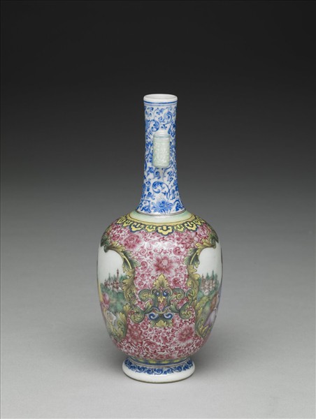 琺瑯彩錦地開光西洋人物貫耳瓶