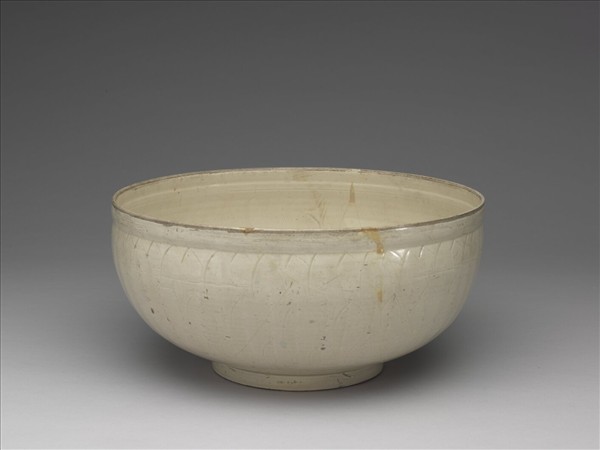 定窯 白瓷劃花蓮瓣游魚紋碗