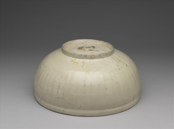 定窯 白瓷劃花蓮瓣游魚紋碗