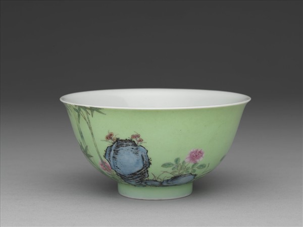 琺瑯彩綠地月季翠竹圖碗