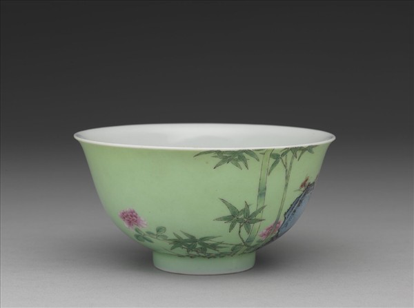琺瑯彩綠地月季翠竹圖碗