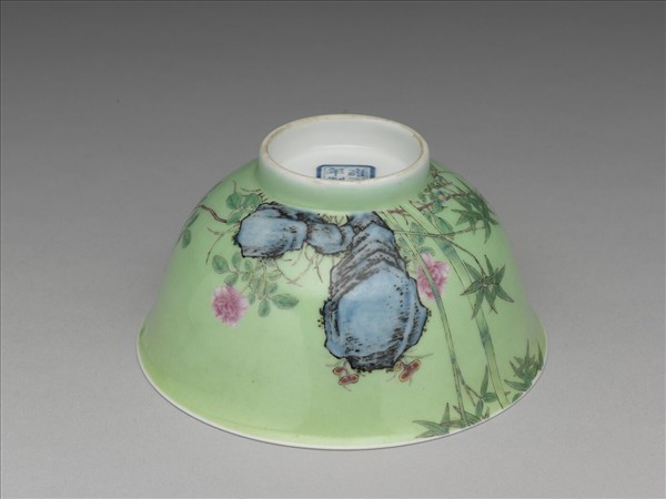 琺瑯彩綠地月季翠竹圖碗