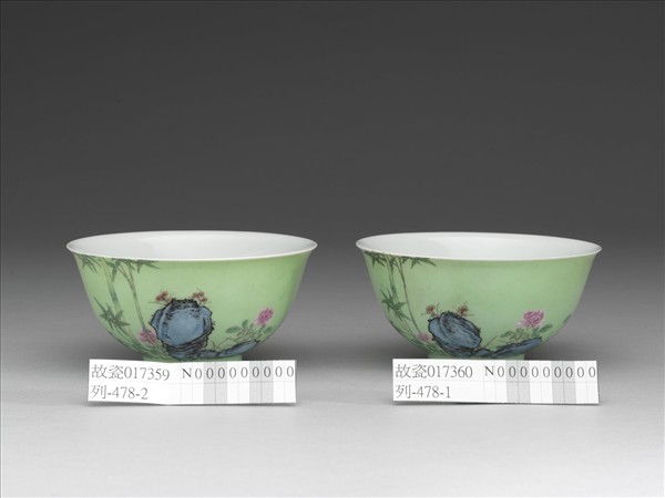 琺瑯彩綠地月季翠竹圖碗