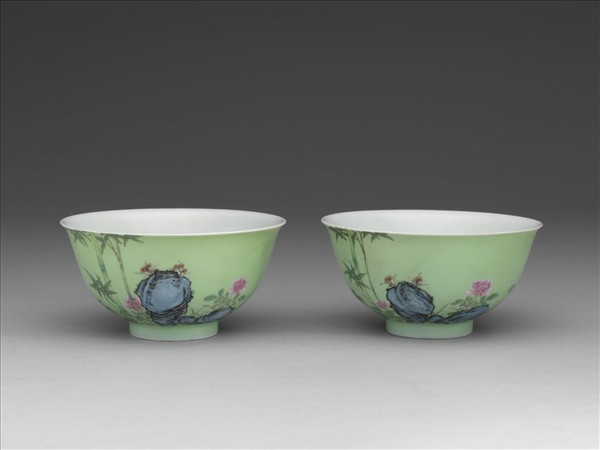 琺瑯彩綠地月季翠竹圖碗