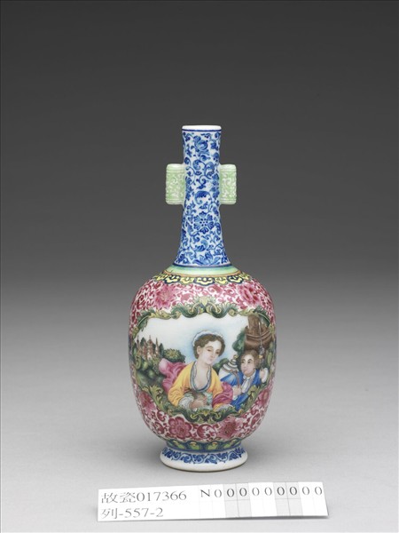 琺瑯彩錦地開光西洋人物貫耳瓶