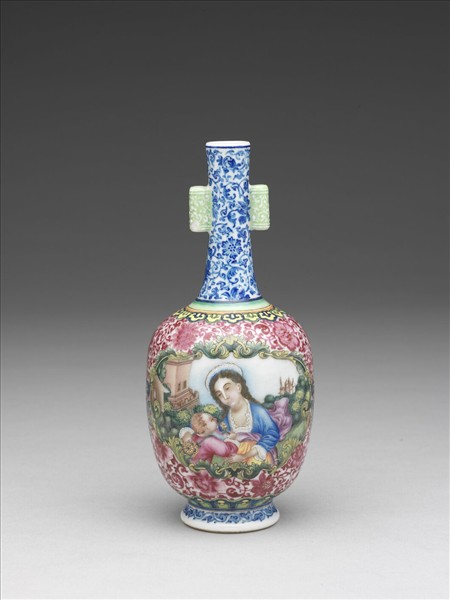 琺瑯彩錦地開光西洋人物貫耳瓶