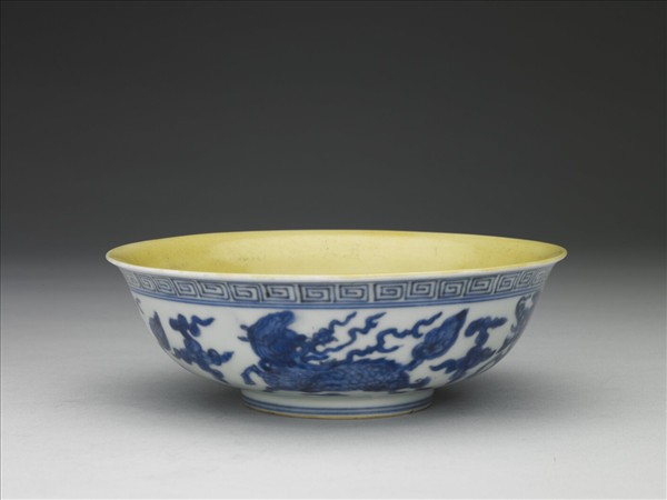 青花黃裡麒麟紋碗