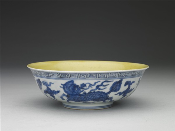 青花黃裡麒麟紋碗