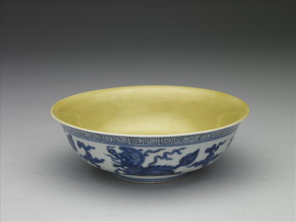青花黃裡麒麟紋碗