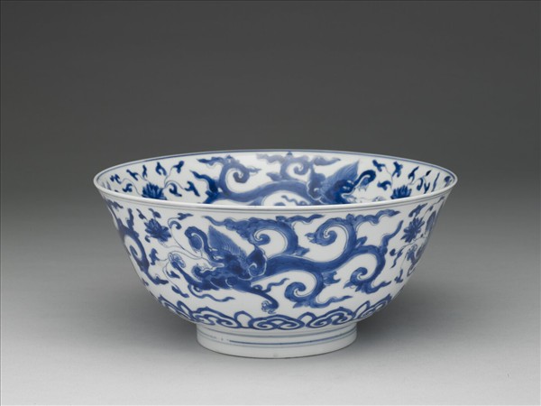 青花夔龍紋碗