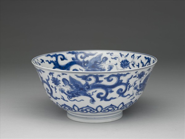 青花夔龍紋碗
