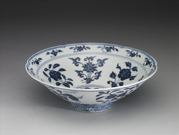 青花花果紋葵口碗