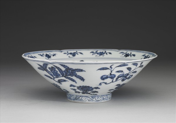 青花花果紋葵口碗