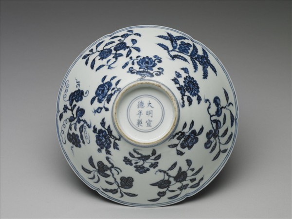 青花花果紋葵口碗