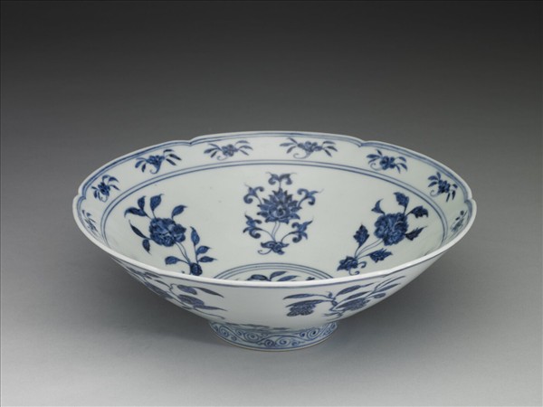青花花果紋葵口碗