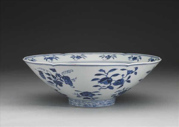 青花花果紋葵口碗