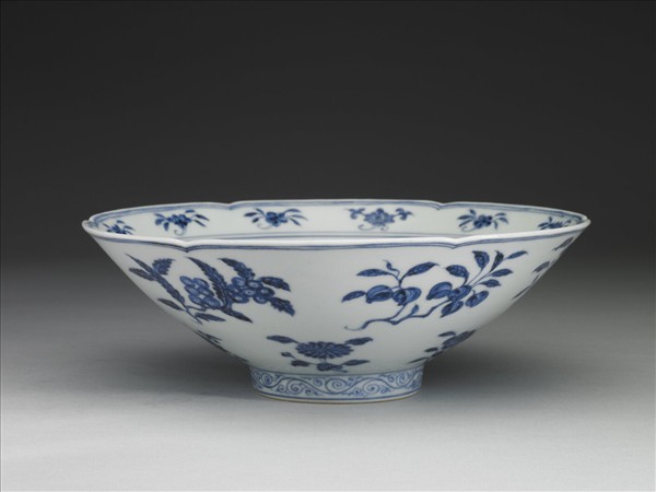 青花花果紋葵口碗