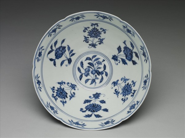 青花花果紋葵口碗