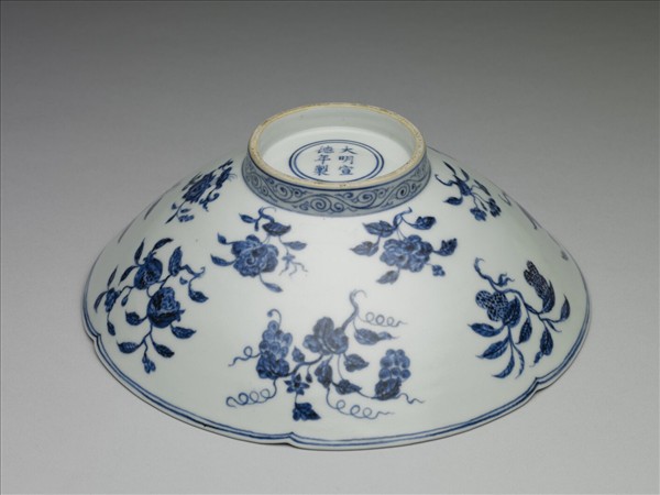 青花花果紋葵口碗