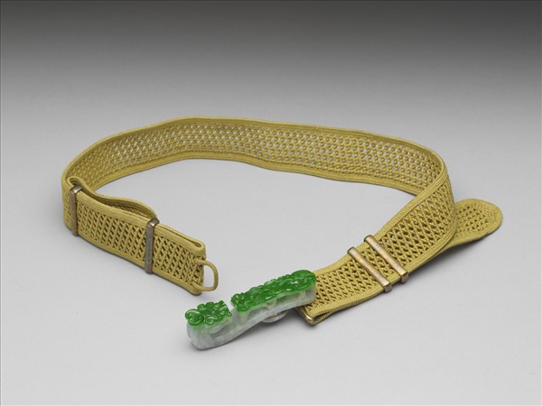 翠玉螭紋帶鉤涼帶