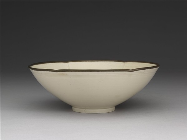 定窯 白瓷劃花蓮花紋碗