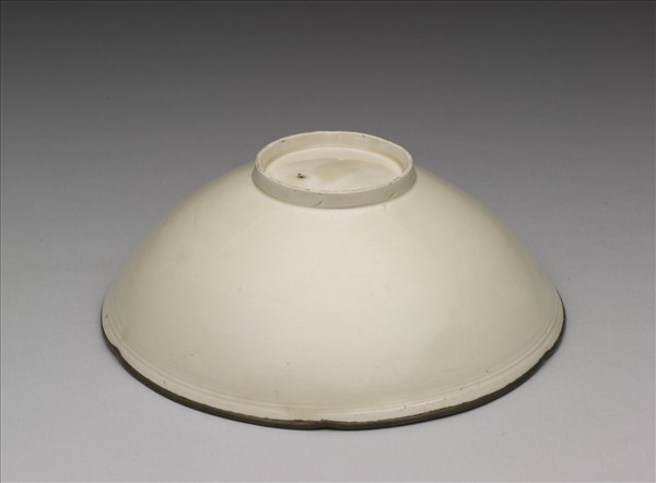 定窯 白瓷劃花蓮花紋碗