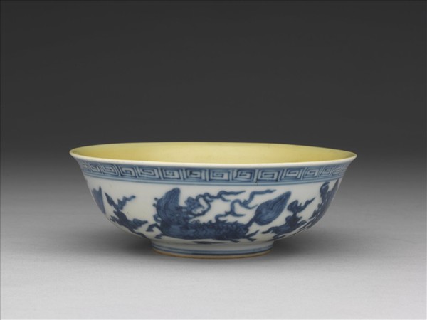 青花黃裡麒麟紋碗