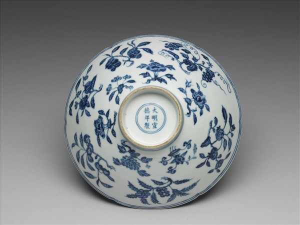 青花花果紋葵口碗