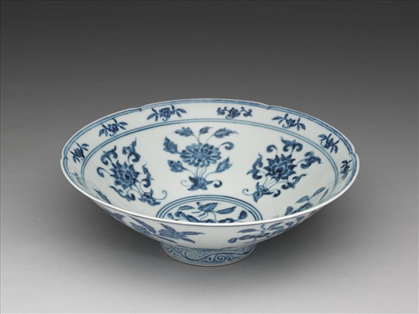 青花花果紋葵口碗
