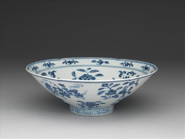 青花花果紋葵口碗