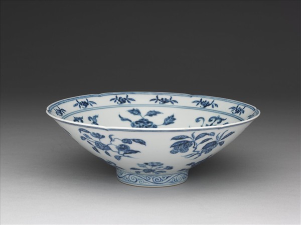 青花花果紋葵口碗