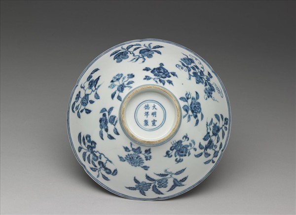 青花花果紋葵口碗