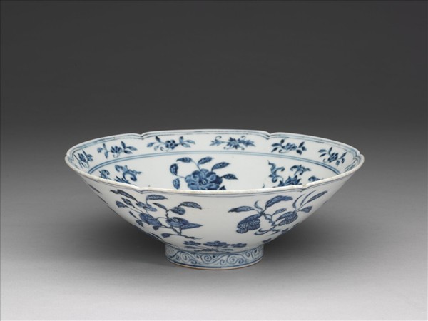青花花果紋葵口碗