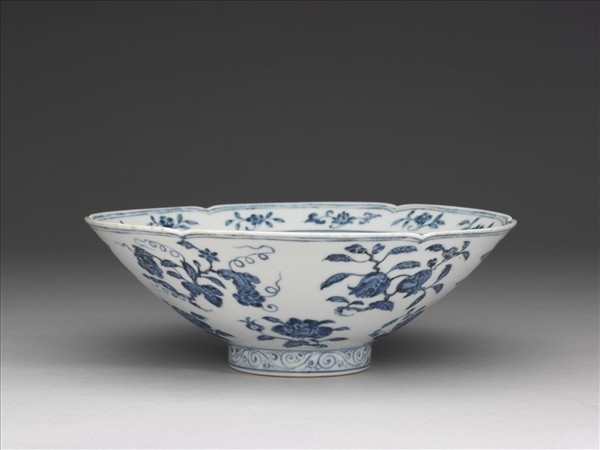 青花花果紋葵口碗