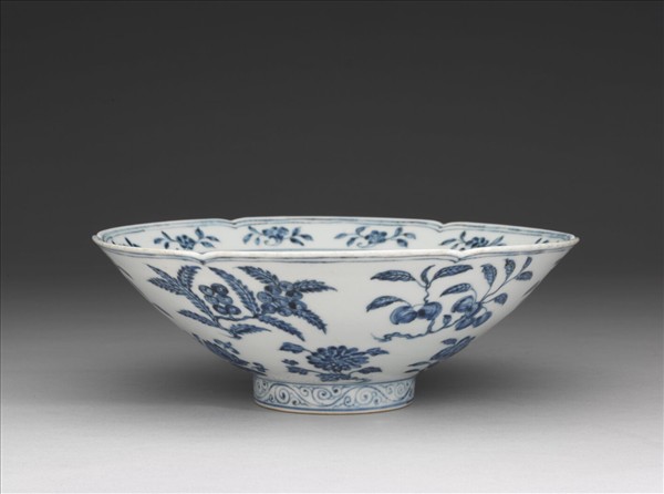 青花花果紋葵口碗