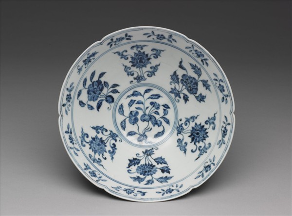 青花花果紋葵口碗