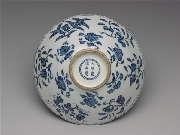 青花花果紋葵口碗