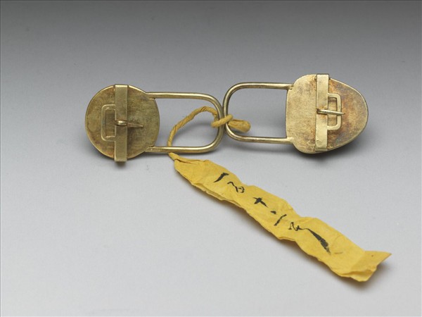 銅鍍金鑲紅寶石帶扣