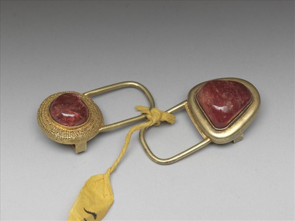 銅鍍金鑲紅寶石帶扣