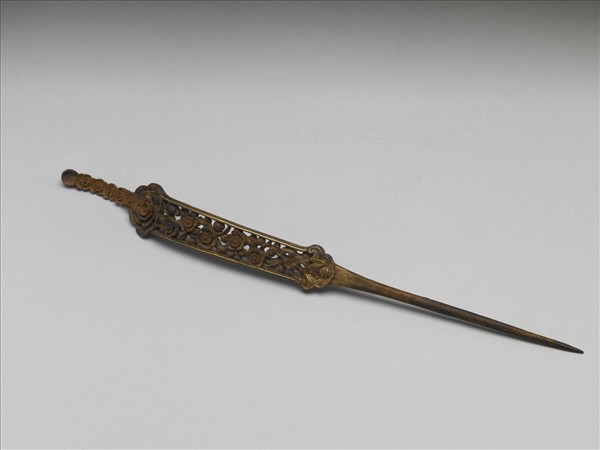 茄楠木雕梅花耳挖簪