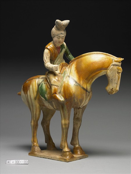 三彩馬球仕女俑