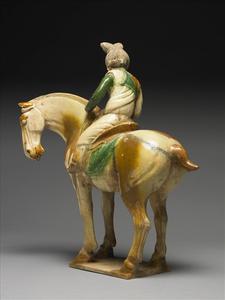 三彩馬球仕女俑