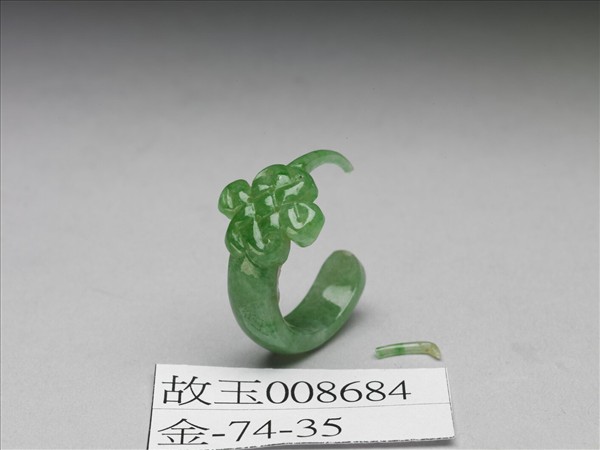 翠玉盤長結耳環