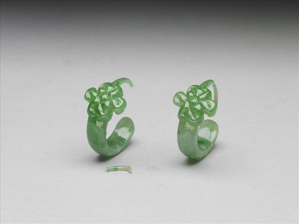 翠玉盤長結耳環