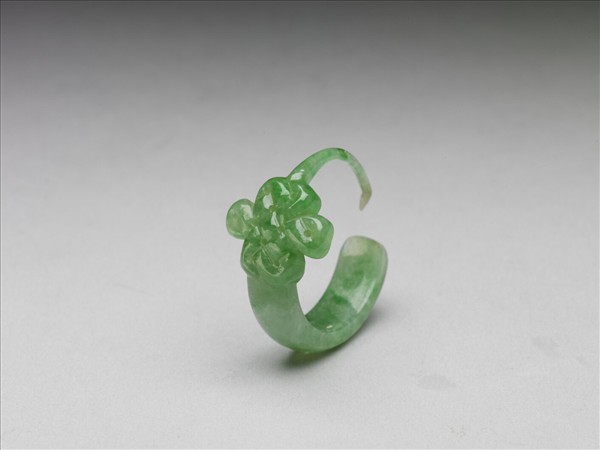 翠玉盤長結耳環