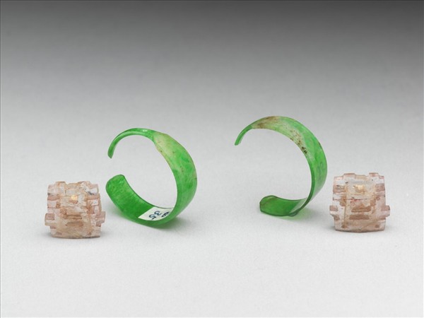 翠玉碧璽囍字耳環