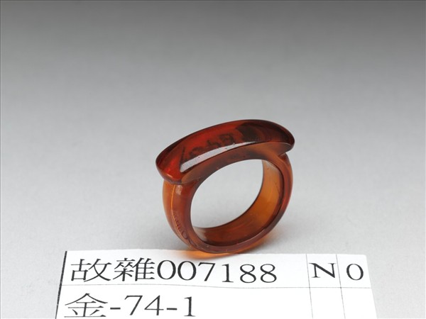 琥珀戒指