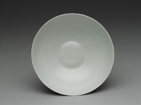 胭脂紅彩暗八寶淺碗