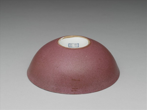 胭脂紅彩暗八寶淺碗