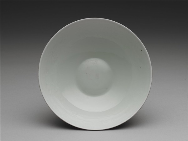 胭脂紅彩暗八寶淺碗